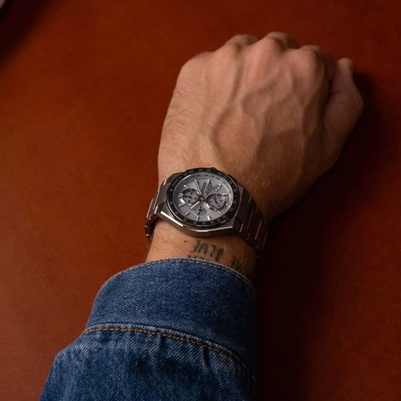 AT8391-52H Ferngesteuert Herren Super Titanium ™ | weiß | ø 40.5mm